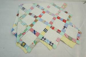lot 38 image: quilt