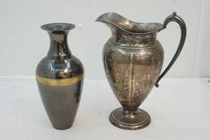 lot 61 image: vases