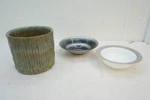 lot 64 image: flower pot