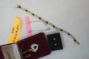 lot 83 image: jewelry