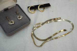 lot 85 image: jewelry