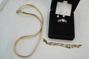 lot 86 image: jewelry