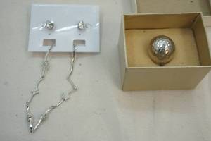 lot 87 image: jewelry