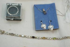 lot 88 image: jewelry