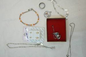 lot 89 image: jewelry