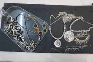 lot 101 image: jewelry