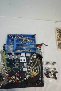 lot 105 image: jewelry