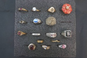lot 107 image: jewelry