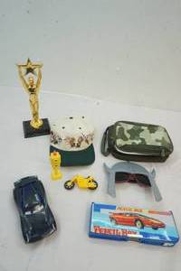 lot 111 image: peanuts hat