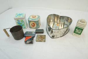 lot 1 image: kitchen items