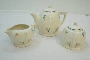 lot 12 image: tea set