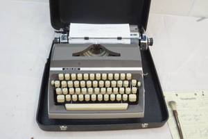 lot 154 image: typewriter