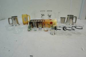 lot 183 image: Cups, glasses and candy dishes