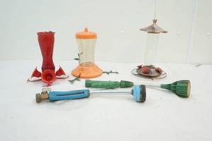 lot 185 image: Bird feeders