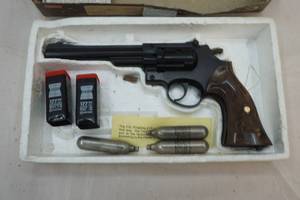 lot 206 image: Pellet gun