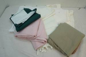 lot 257 image: bedding