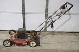 lot 276 image: lawn mower