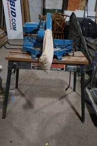 lot 287 image: Saw table