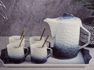 lot 57 image: Tiamo Tea Set for 4