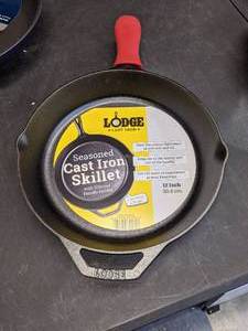 lot 67 image: 12 Lodge Seasoned Cast Iron Skillet