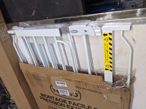 lot 101 image: Regalo Easy Step Extra Wide Metal Walk-Through Safety Gate
