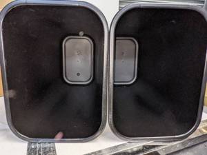 lot 123 image: Pair of Rubbermaid Commercial 10 Gallon Garbage Cans