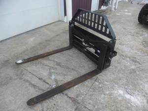 2022 Wolverine Hydraulic Pallet Forks