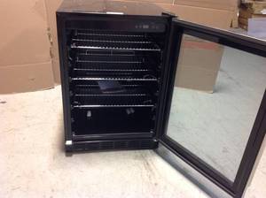Beverage 23.4 in. 154 (12 oz.) Can Beverage Cooler, Stainless Steel by Magic Chef Customer Returns See Pictures