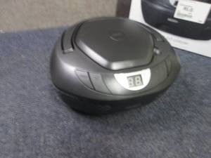 Jensen Portable Stereo CD Player wi...