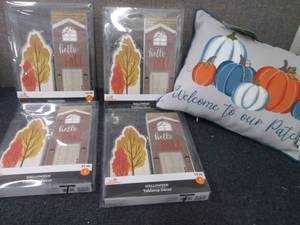 4 Tabletop Fall Dcor Items, Pillo...