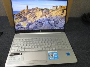 HP 15.6 HD Intel Core i3 8GB Memor...