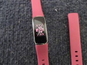 Fitbit Luxe Fitness and Wellness Tr...