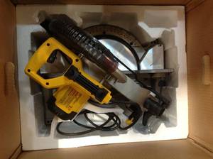 DEWALT 15 Amp Corded 10 in. Compound Single Bevel Miter Saw in good condition review pictures