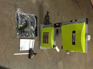 RYOBI 2.5 Amp 9 in. Band Saw in good condtion review all pictures
