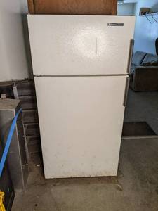 White Westinghouse Frost Free Refri...