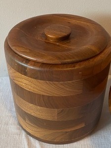 lot 107 image: Vintage Wooden Ice Bucket and Serving Set