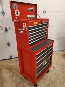 lot 3 image: Craftsman Locking Double Stacked Rolling Tool Chest in Great Condition, with Keys