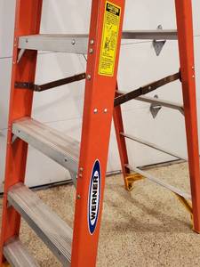 lot 18 image: Werner 6 ft Fiberglass Ladder
