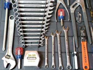 lot 13 image: Assorted Hand Tools Lot