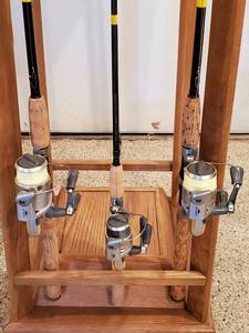 lot 39 image: (3) Fishing Rods & Reels Lot
