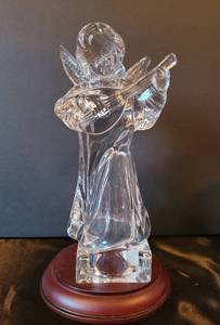 lot 109 image: Angelic Grouping