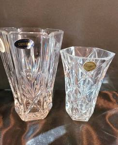 lot 133 image: Stunning Crystal Vase Collection