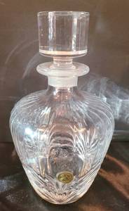 lot 134 image: Lovely Glass and Crystal Serving Pieces