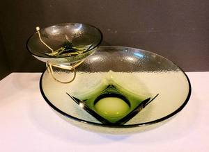 lot 138 image: Unique Vintage Chip & Dip Set Plus Lovely Crystal Treasures