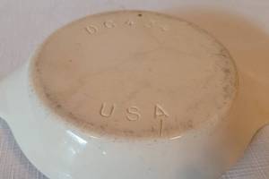 lot 147 image: Ivory Colored Cookware and Kitchen Aids