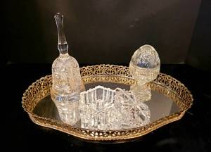 lot 182 image: Lovely Home Decor Grouping