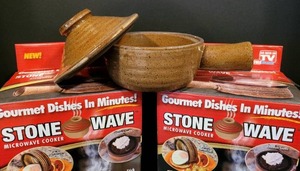 lot 183 image: Eclectic Collection of Kitchen and Household Items