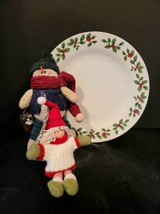 lot 185 image: Fun Christmas Dish and Ornament Grouping