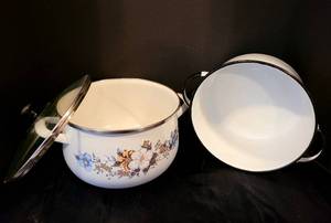 lot 186 image: Cookware Galore