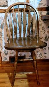 lot 197 image: Classic Pair of Oak Kitchen Stools